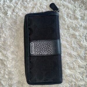 Coach signature Black Zip Around Wallet. In great condition.